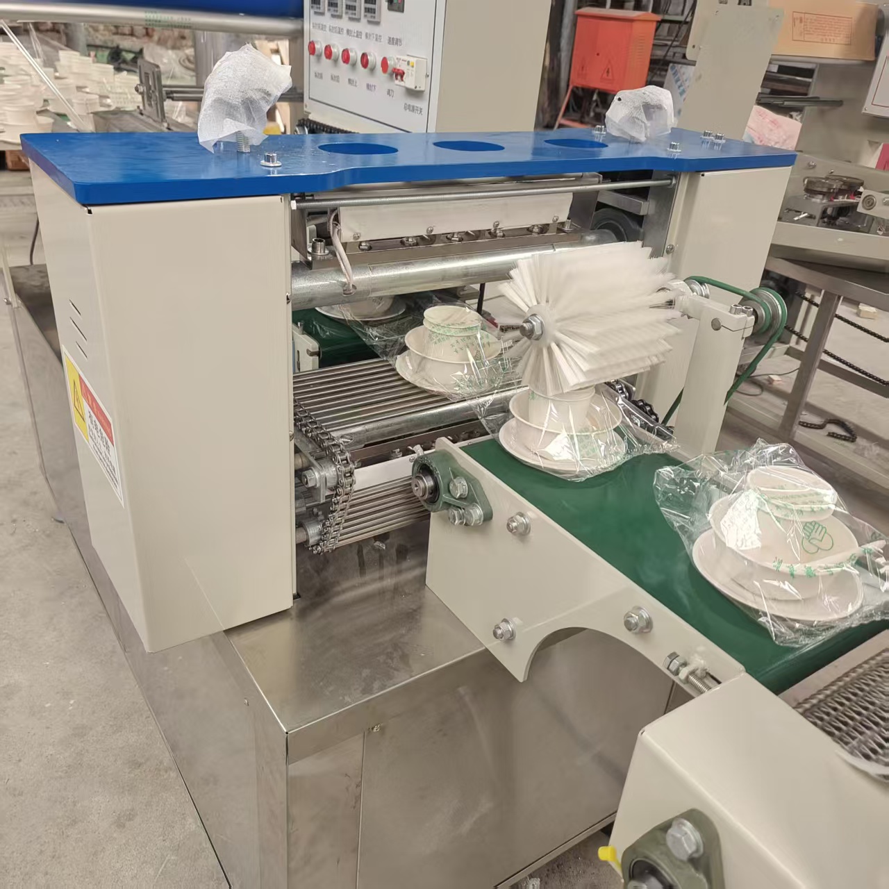 餐具包装机自动包装工序